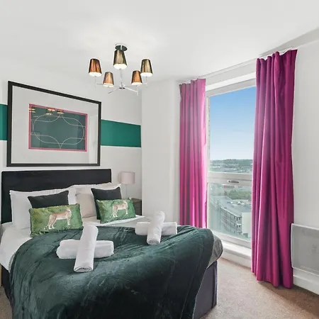 Lovely 2-bedroom Apartment *