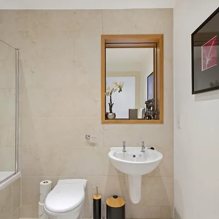 Lovely 2-bedroom Apartment *