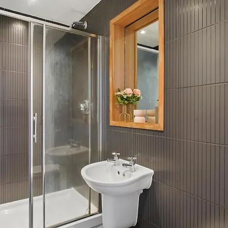 Lovely 2-bedroom *